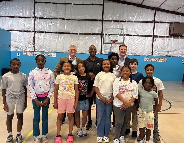 Bascetball Attorney With Kids Image